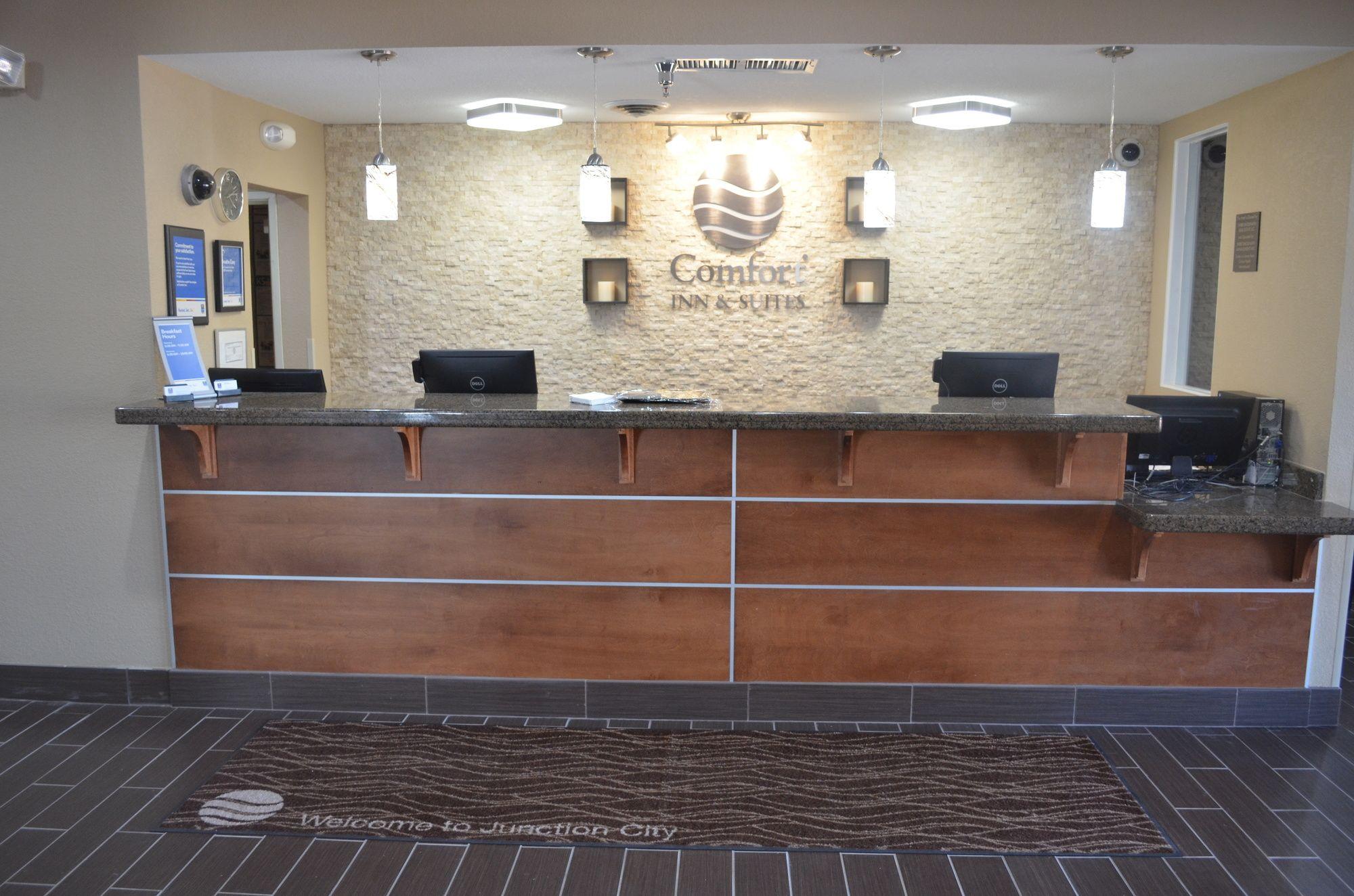Comfort Inn & Suites Junction City - Near Fort Riley מראה חיצוני תמונה