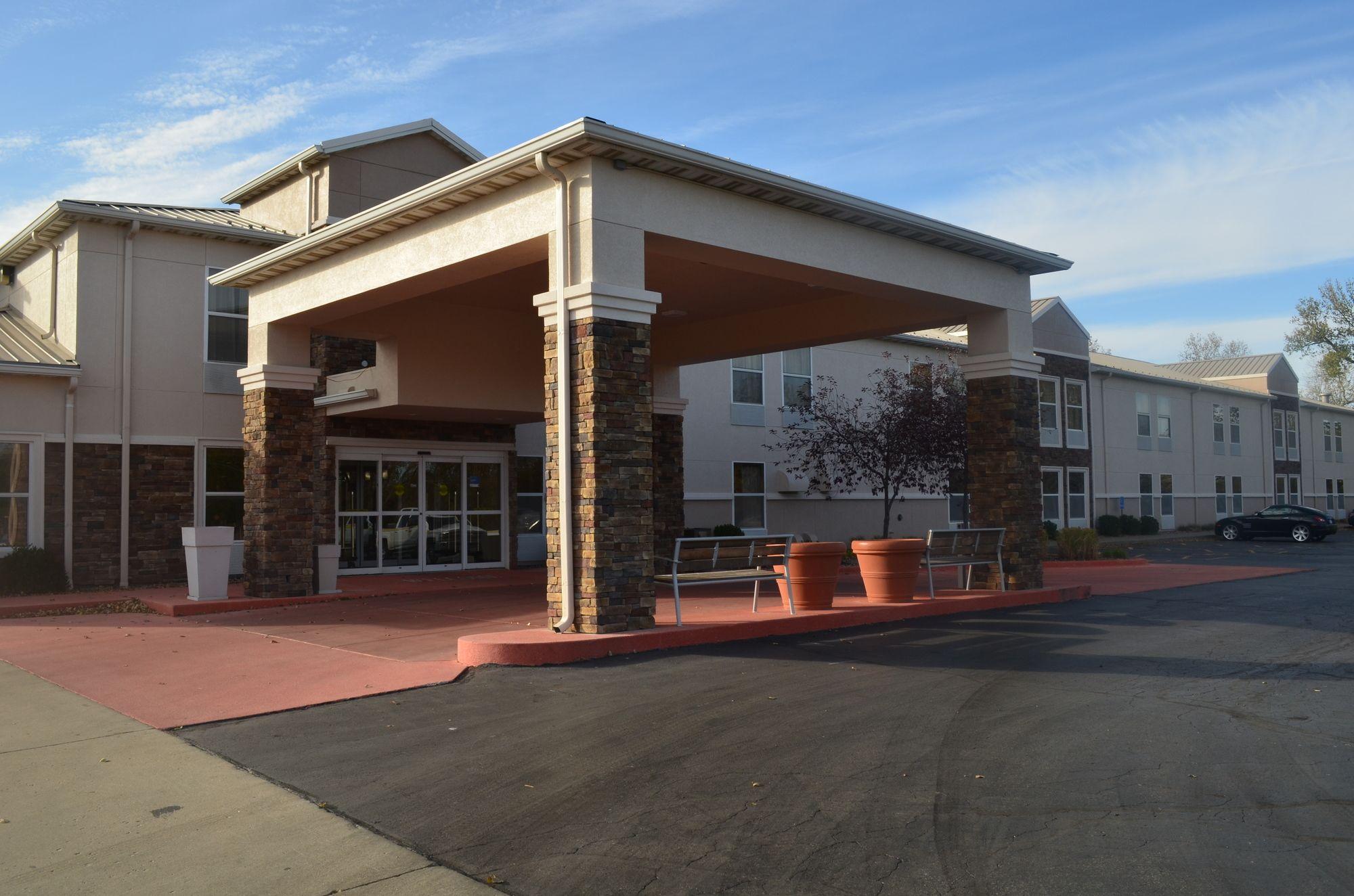 Comfort Inn & Suites Junction City - Near Fort Riley מראה חיצוני תמונה