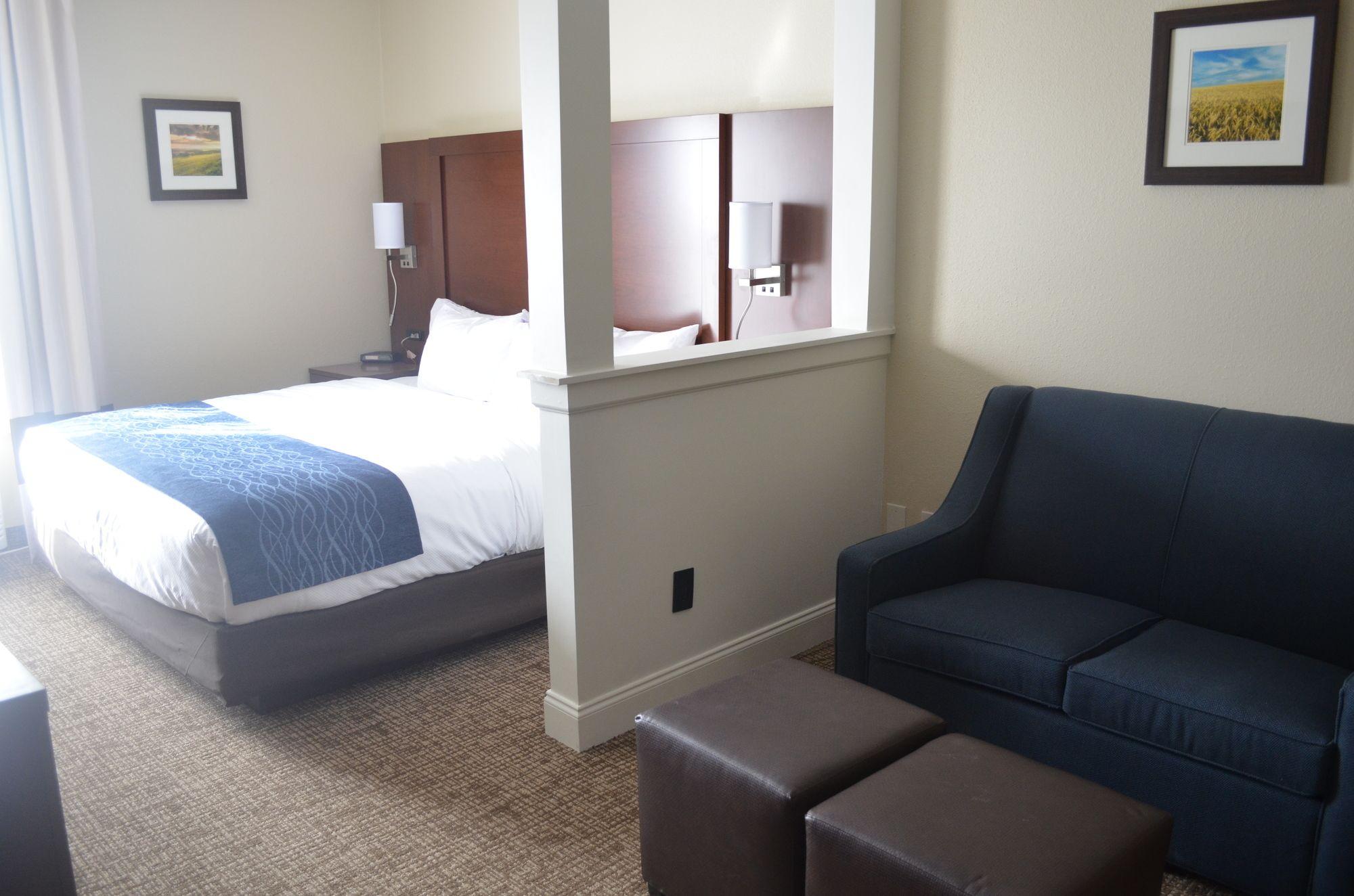 Comfort Inn & Suites Junction City - Near Fort Riley מראה חיצוני תמונה