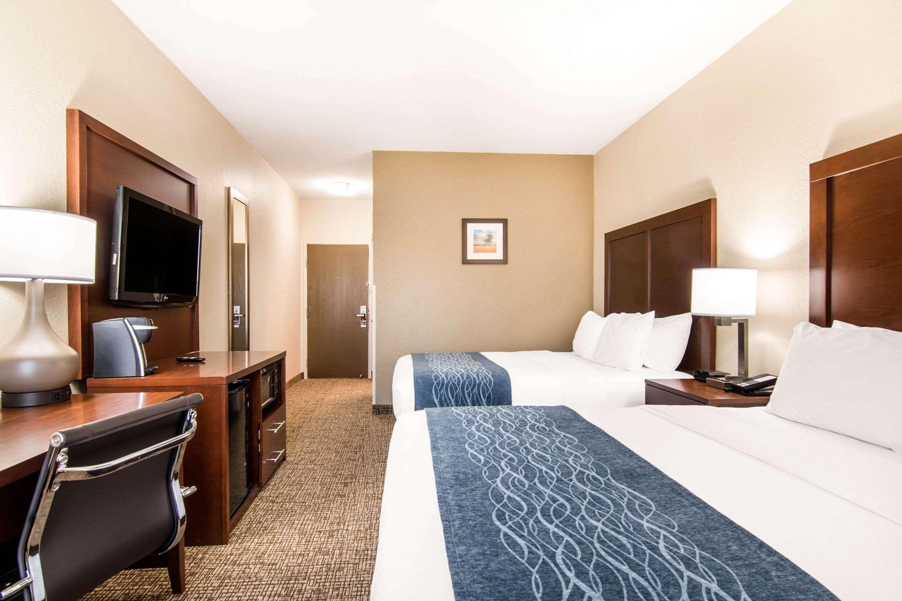 Comfort Inn & Suites Junction City - Near Fort Riley מראה חיצוני תמונה