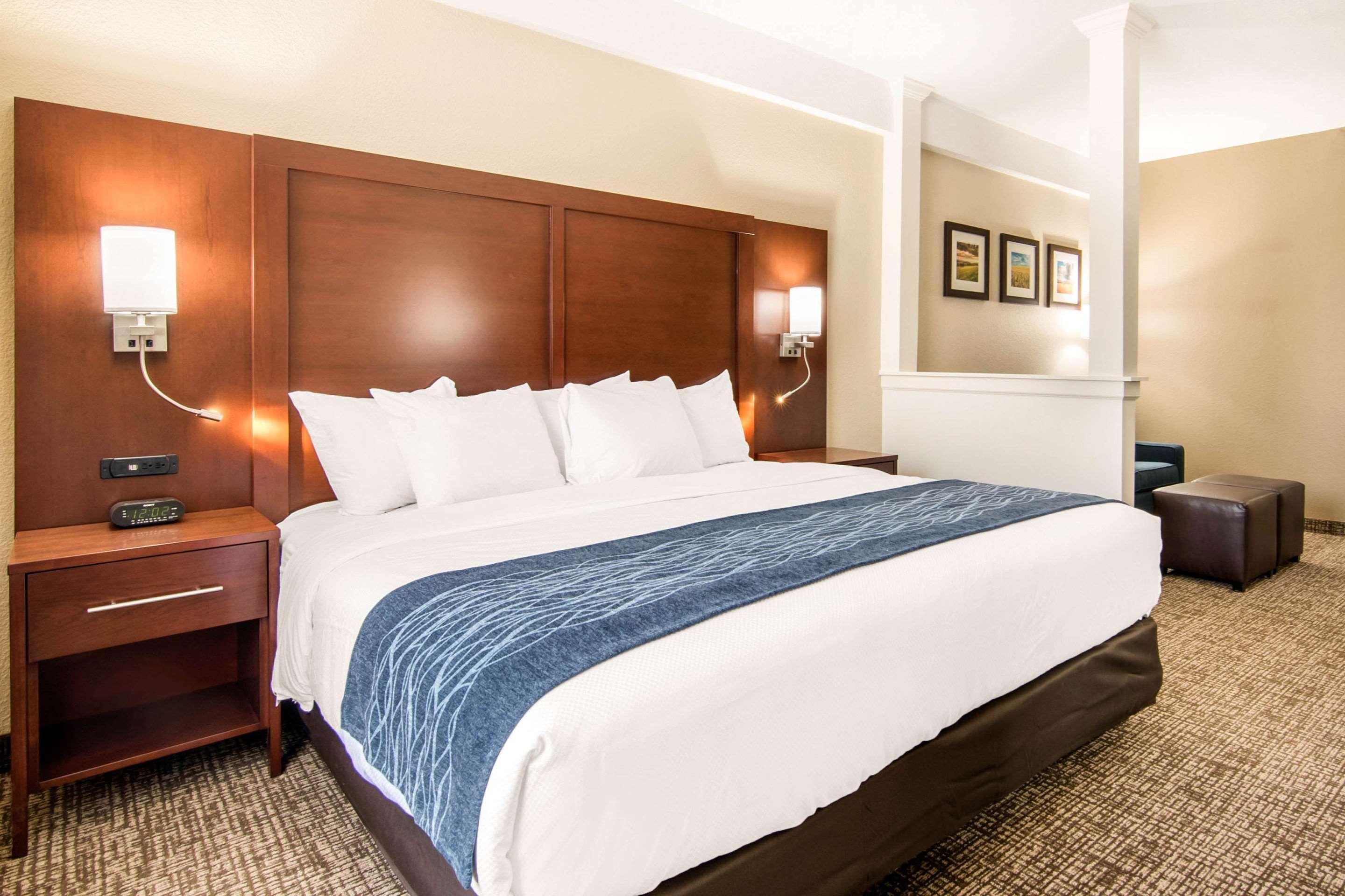 Comfort Inn & Suites Junction City - Near Fort Riley מראה חיצוני תמונה