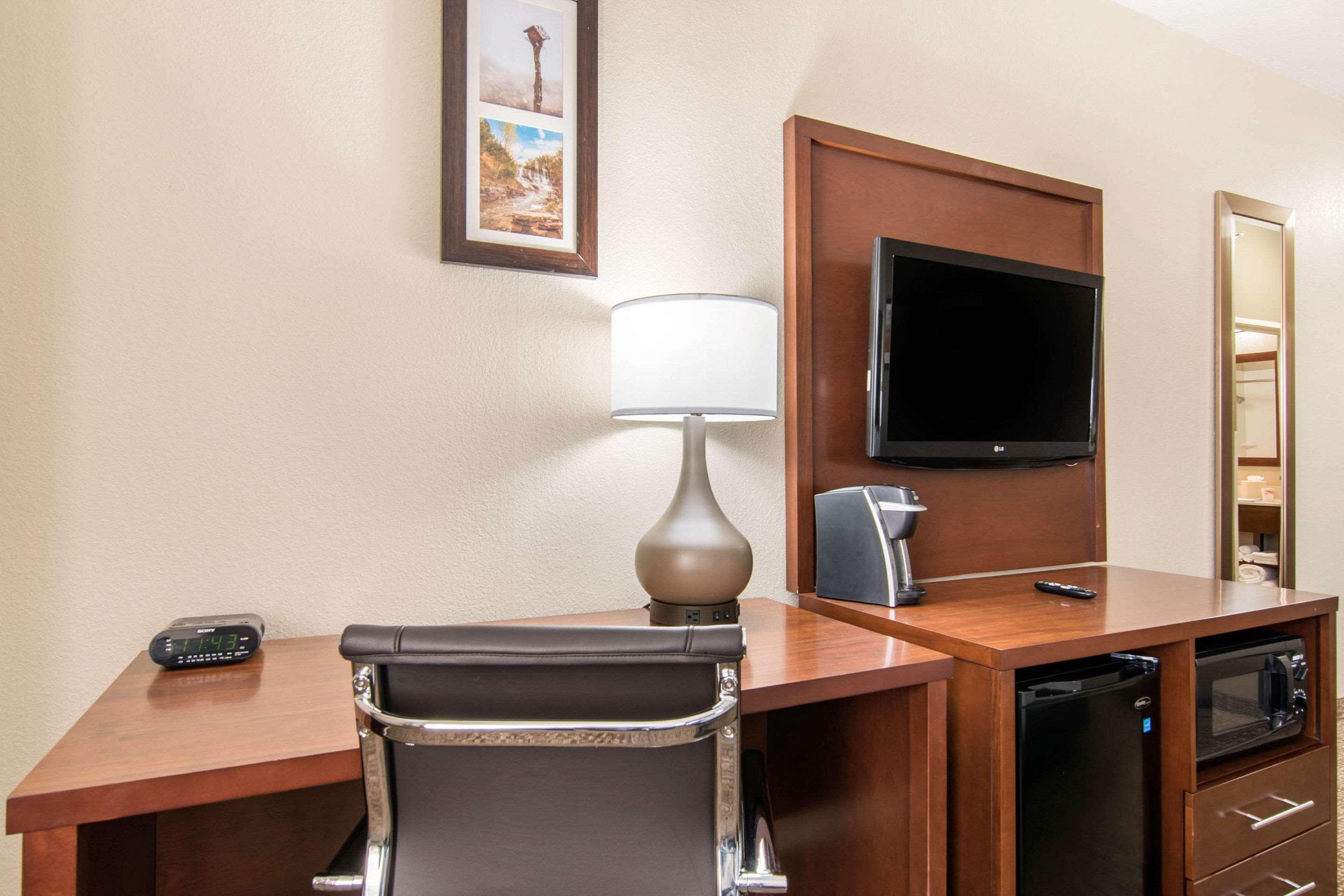 Comfort Inn & Suites Junction City - Near Fort Riley מראה חיצוני תמונה