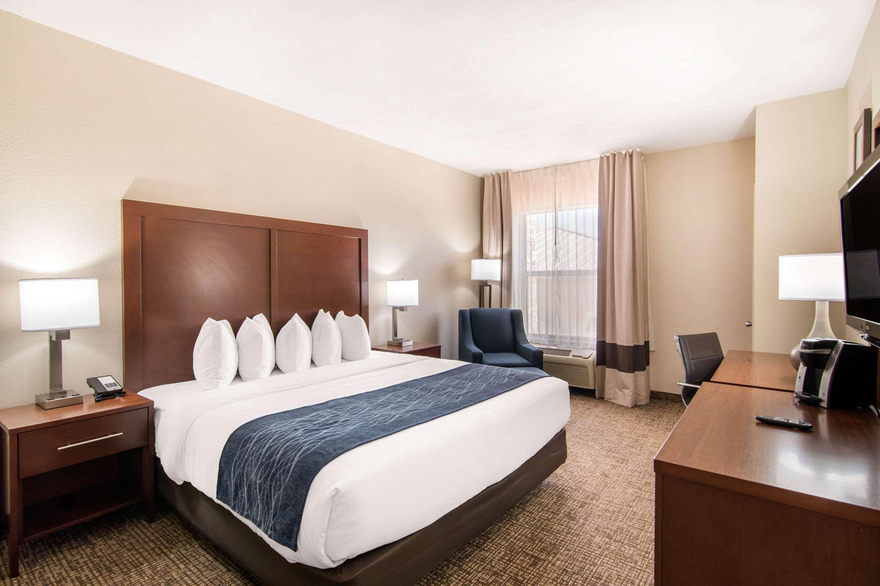 Comfort Inn & Suites Junction City - Near Fort Riley מראה חיצוני תמונה