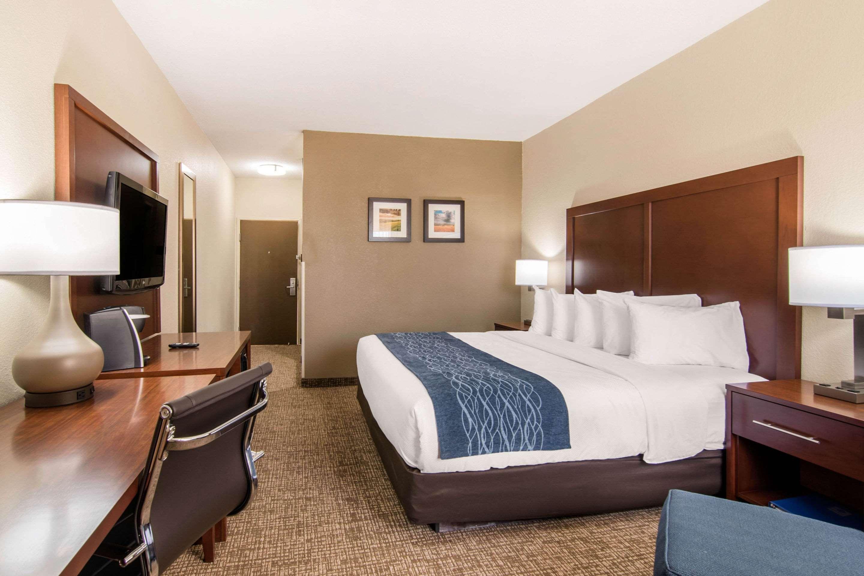 Comfort Inn & Suites Junction City - Near Fort Riley מראה חיצוני תמונה
