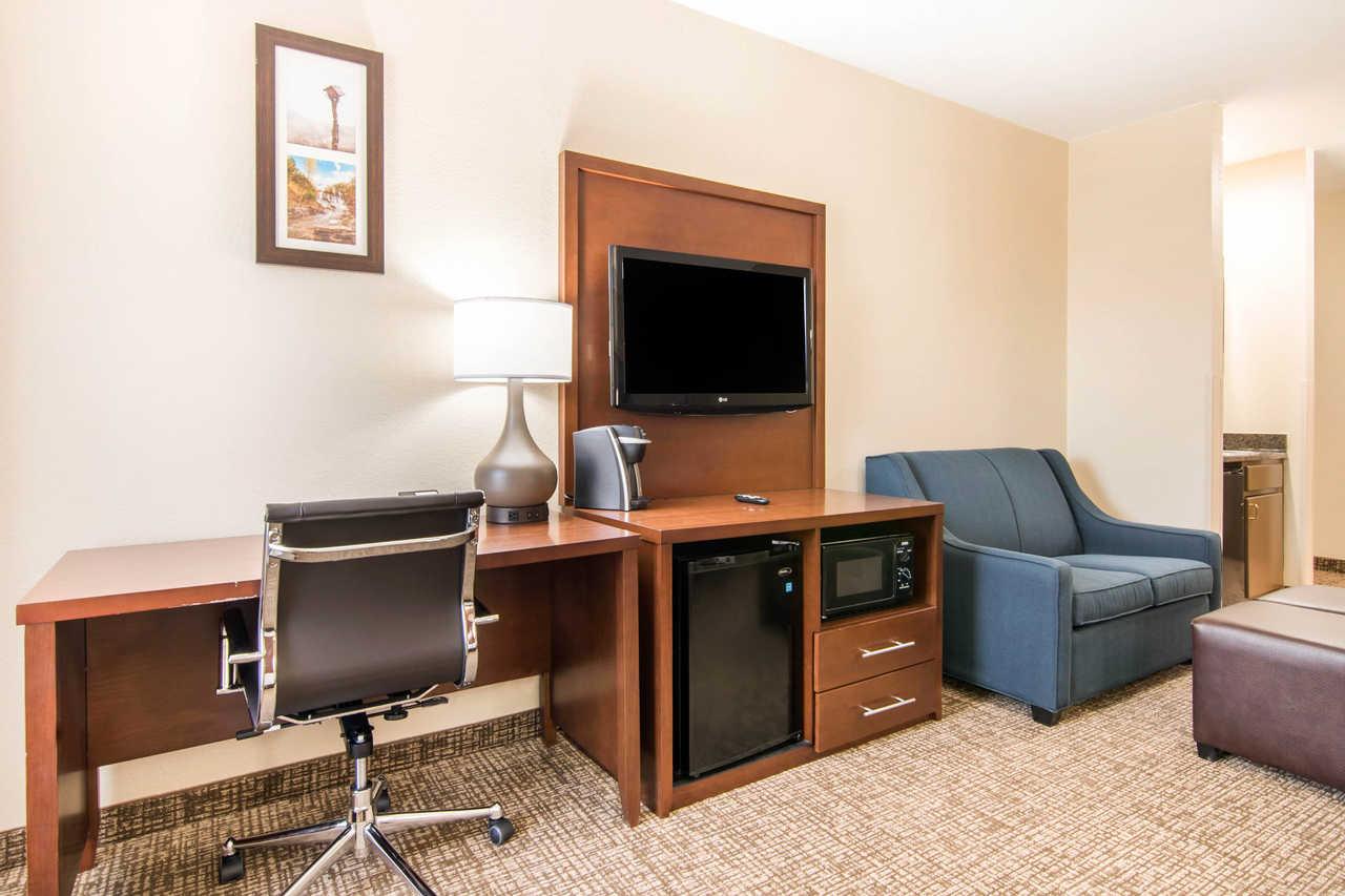 Comfort Inn & Suites Junction City - Near Fort Riley מראה חיצוני תמונה