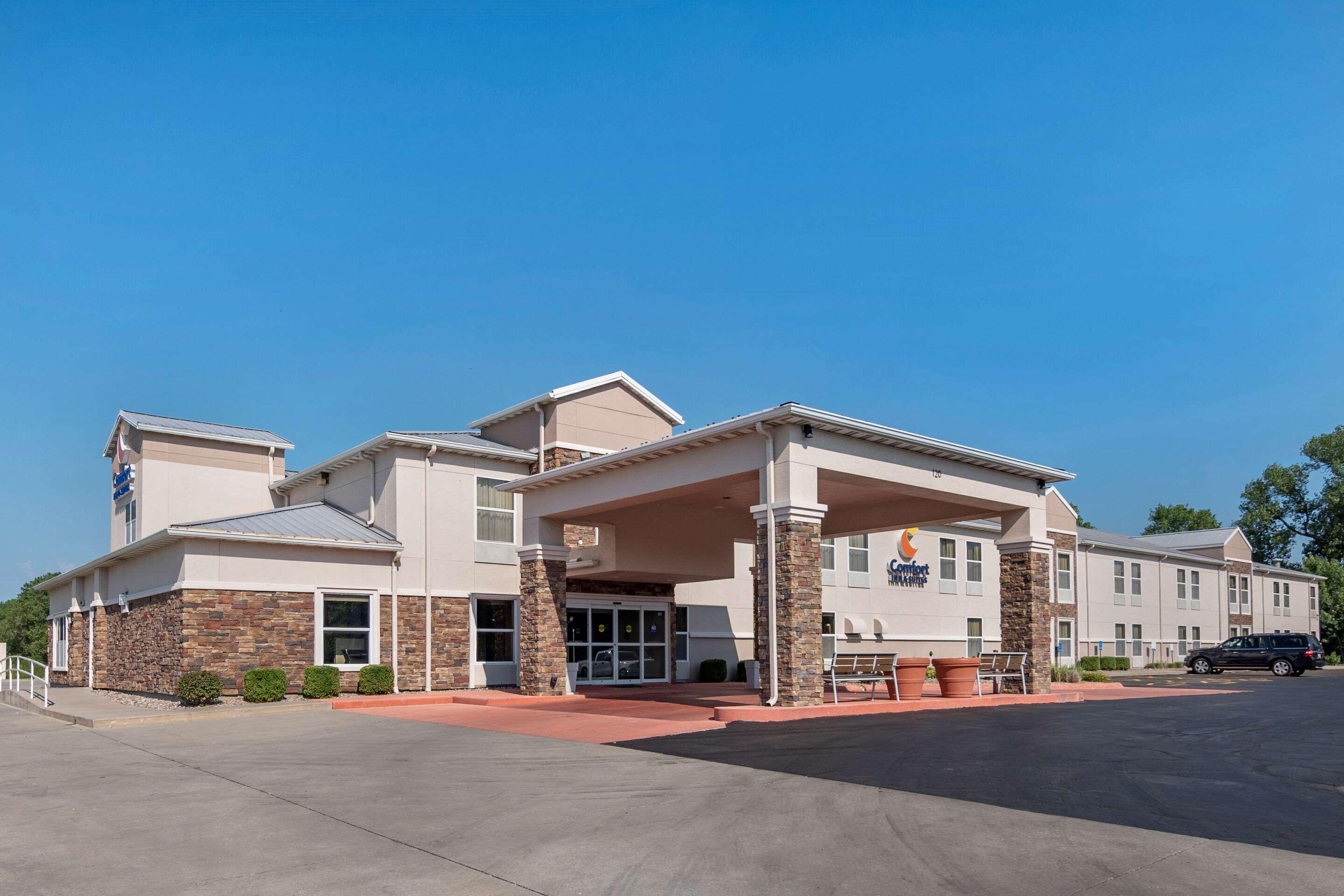 Comfort Inn & Suites Junction City - Near Fort Riley מראה חיצוני תמונה