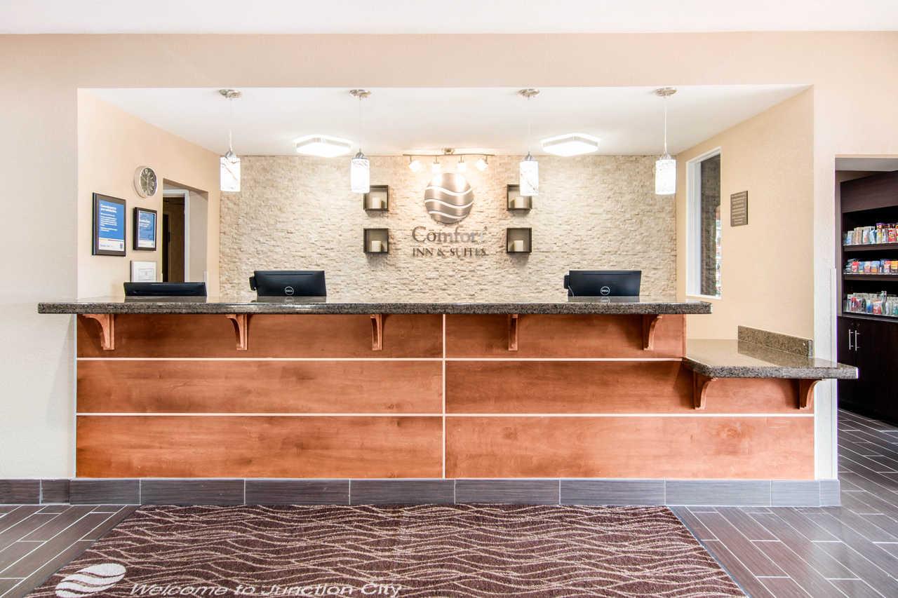 Comfort Inn & Suites Junction City - Near Fort Riley מראה חיצוני תמונה