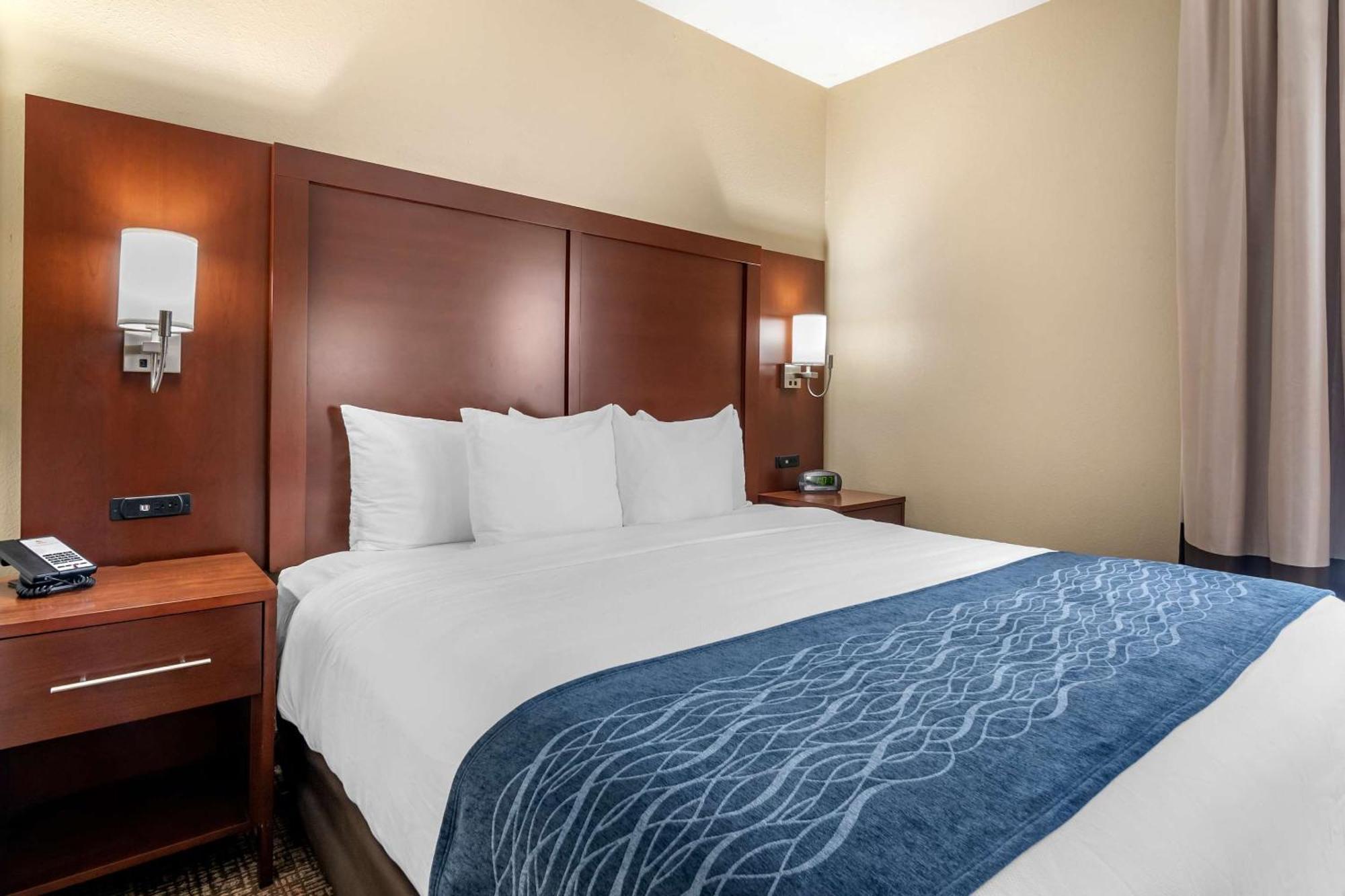 Comfort Inn & Suites Junction City - Near Fort Riley מראה חיצוני תמונה