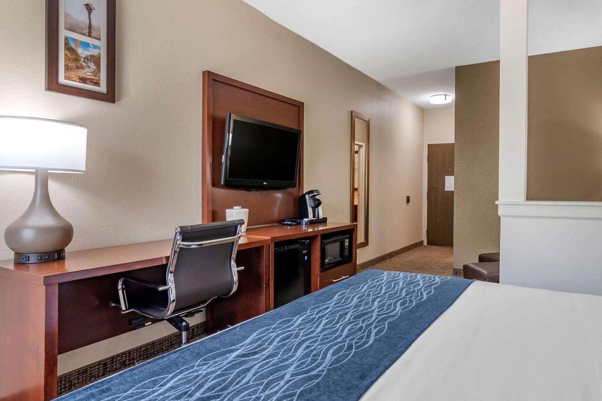 Comfort Inn & Suites Junction City - Near Fort Riley מראה חיצוני תמונה