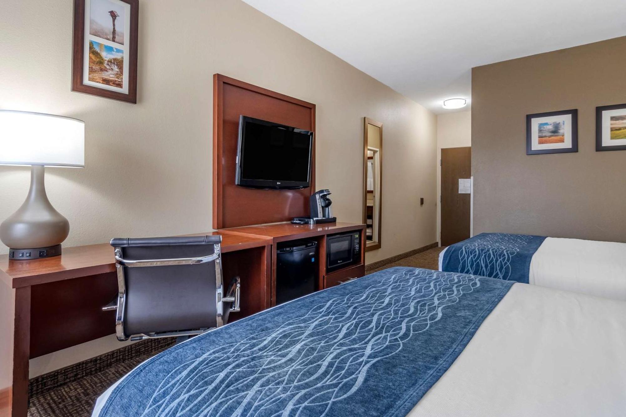 Comfort Inn & Suites Junction City - Near Fort Riley מראה חיצוני תמונה