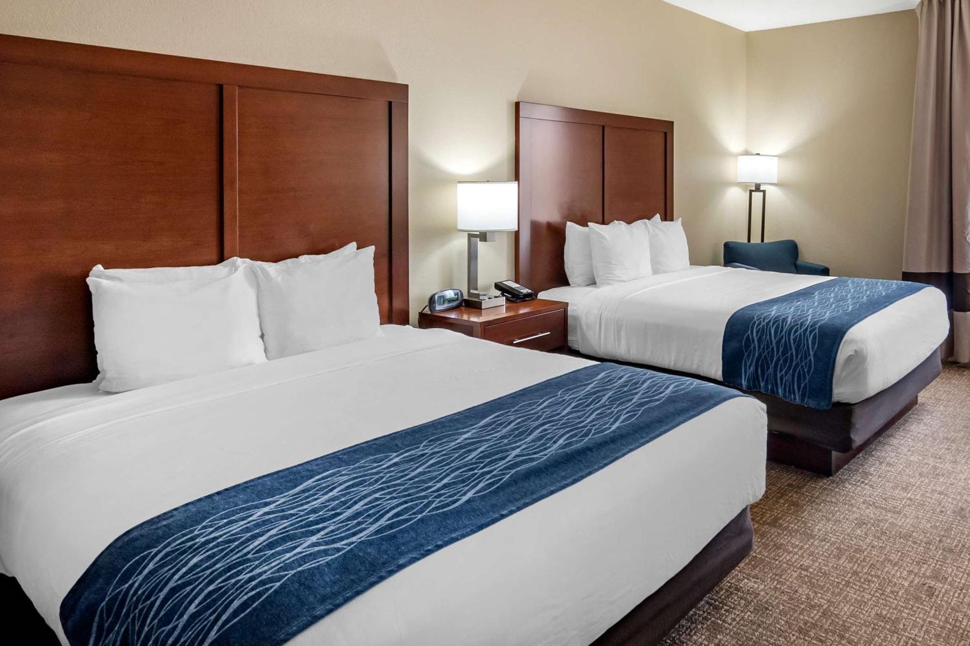 Comfort Inn & Suites Junction City - Near Fort Riley מראה חיצוני תמונה