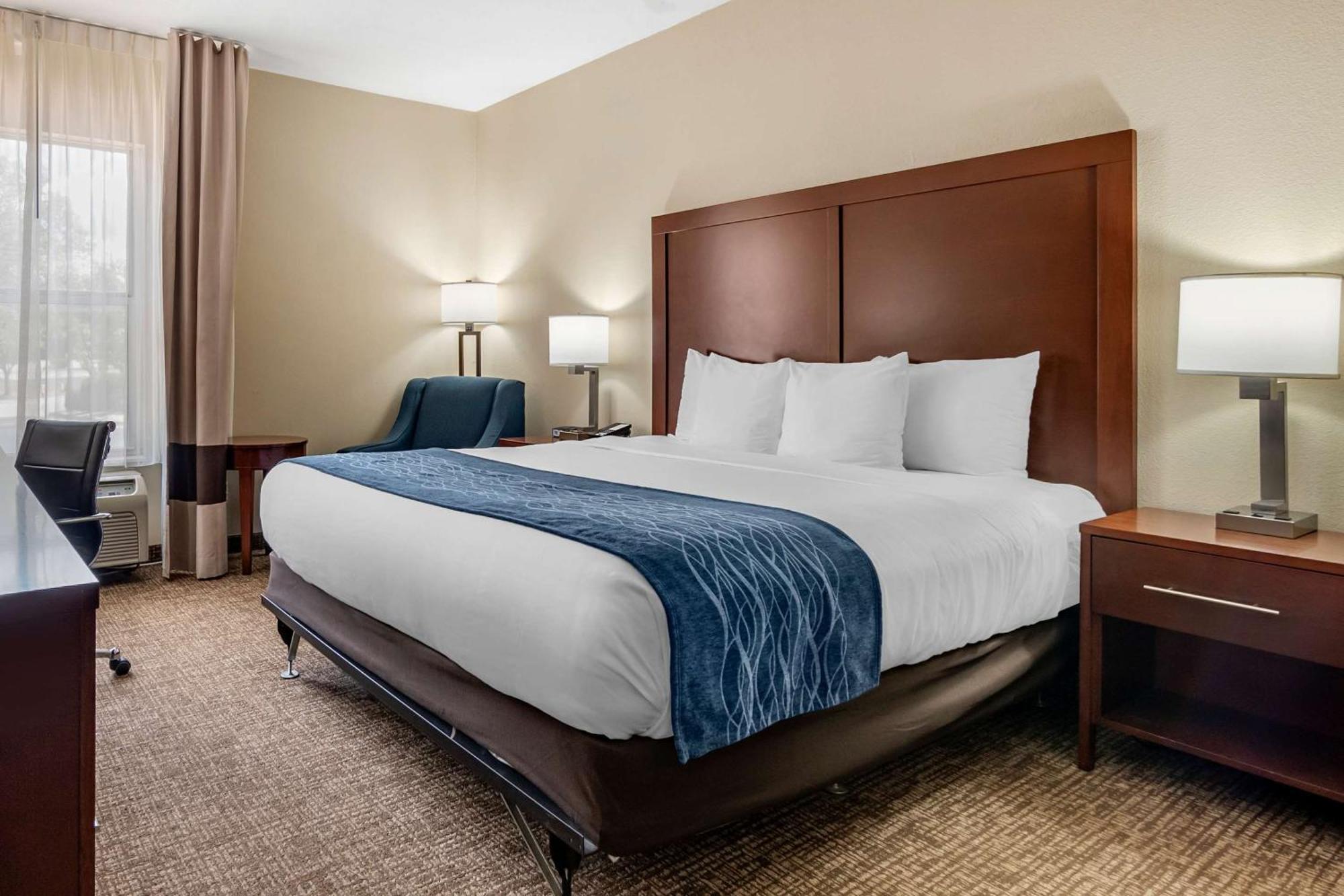 Comfort Inn & Suites Junction City - Near Fort Riley מראה חיצוני תמונה
