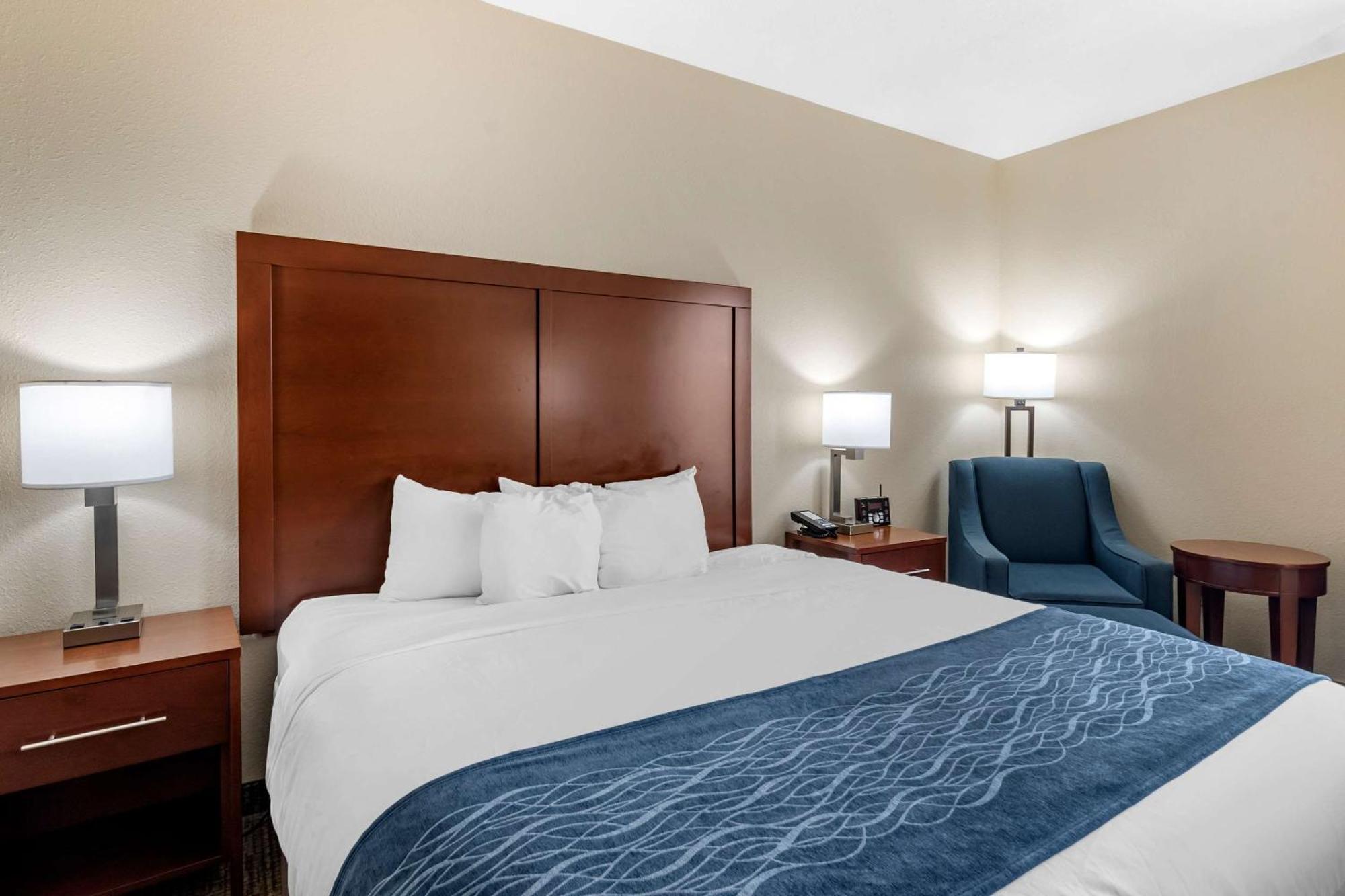 Comfort Inn & Suites Junction City - Near Fort Riley מראה חיצוני תמונה